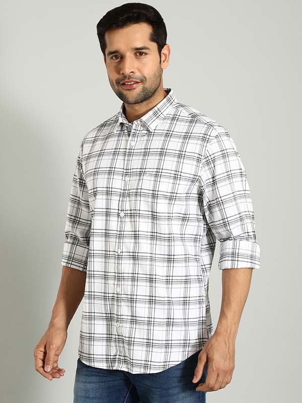Indian Terrain Men's Regular Fit Half Sleeve Checkered White Shirt